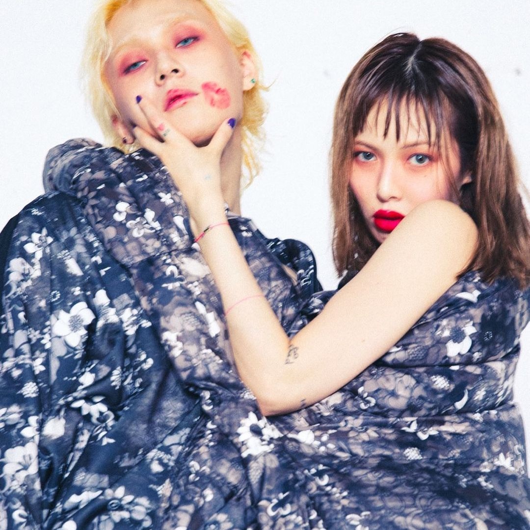 Hyuna dawn. HYUNA and Dawn. 1+1 HYUNA Dawn. HYUNA Dawn кольца. HYUNA and Dawn Triple h.